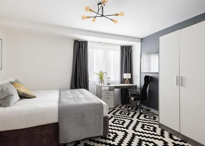 Spacious And Modern 4 Bed Apartment Next To Borough Station