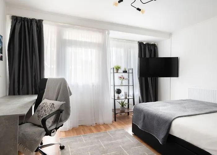 Spacious And Modern 4 Bed Apartment Next To Borough Station