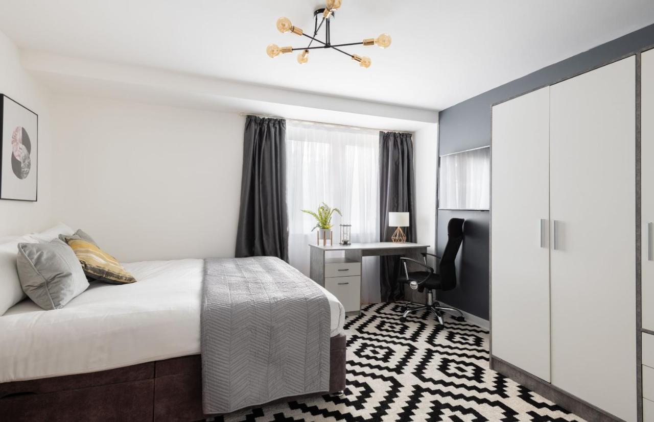 Apartment Spacious And Modern 4 Bed Next To Borough Station *