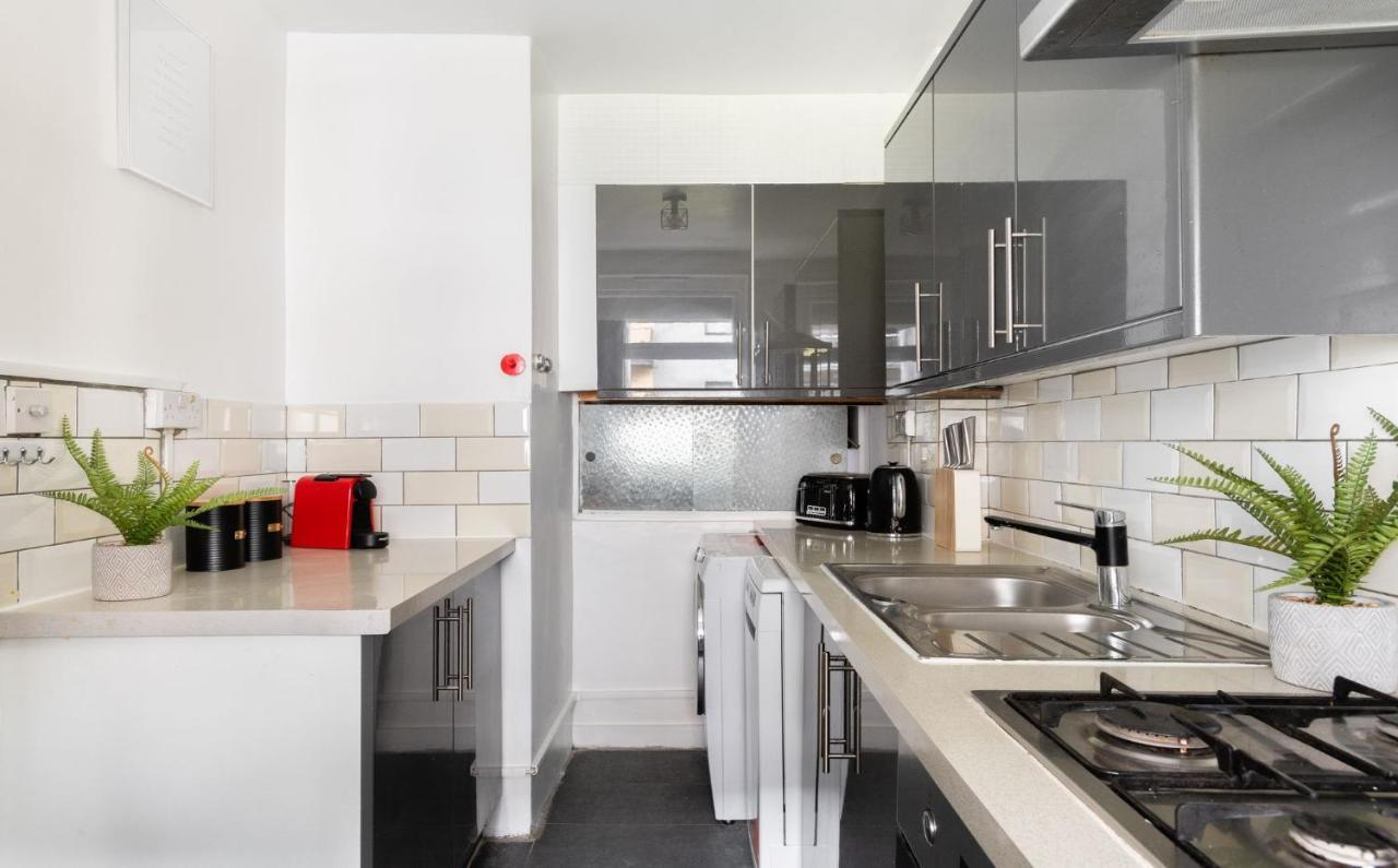 Spacious And Modern 4 Bed Next To Borough Station Apartment *